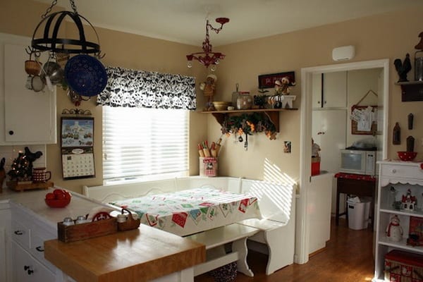 The-Heart-of-the-Holiday-Decorating-Your-Kitchen-for-Christmas_14