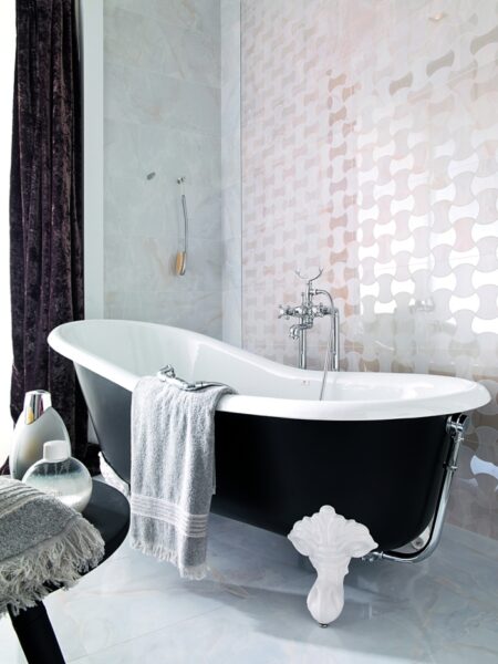 218_Bowtie-Bathroom-porcelanosa---lazio-siena--faianta-rectifcata-arizona-arena-31,6x90cm