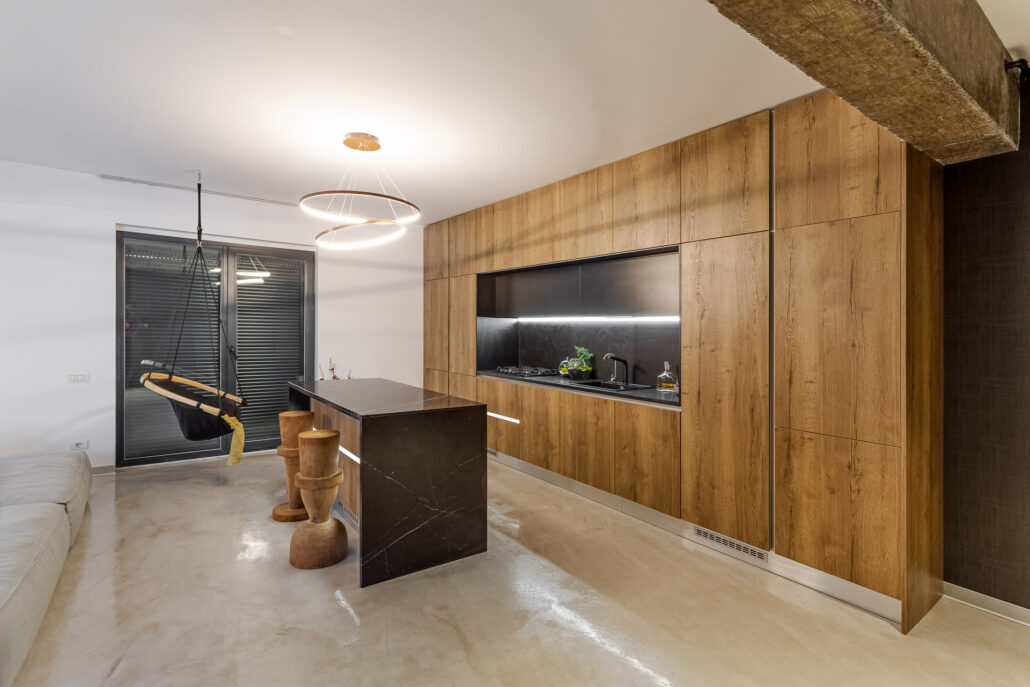Amenajare bucătărie modernă Vladimir Drăghia și Alice Cavaleru – Delta Studio Design - mobilier cu insulă custom made Formmat by Delta Studio (3)