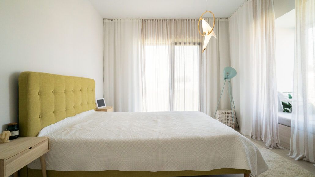 Amenajare moderna - dormitor minimalist, functional - Patricia Laslau